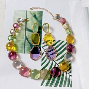 Nuevo Collar de Gargantilla de Resina Transparente <span class=keywords><strong>Multicolor</strong></span> ZA para Mujer, Collar Grande de Metal Chapado en Oro, Juego de Aretes de Acrílico - Product Image 3