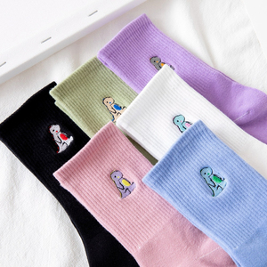 Chaussettes de mode pour femmes avec logo personnalisé pour l'hiver Chaussettes unisexes chaudes avec broderie de dessins animés de dinosaures pour femmes heureuses - Product Image 2