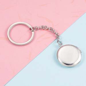 Llavero Vintage Personalizado de Acero Inoxidable con Baño de Oro y Logotipo Grabado con Láser para Recordar a Amigos - Product Image 5