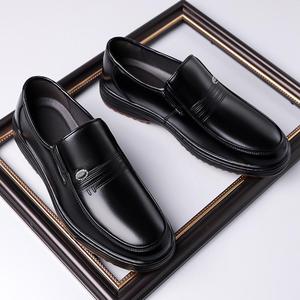 Mocassins en cuir pour hommes, bout rond, à enfiler, semelle extérieure en caoutchouc antidérapante, semelle intermédiaire en EVA, chaussures décontractées d'été pour affaires - Product Image 3