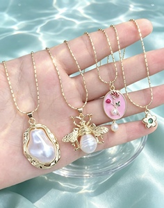 Popular Jewelry Design Fashion Joyas Pearl Pendant Necklace Bee Charm Oval Flower Link <b>Chain</b> Jewelry Pendant Necklace - Product Image 6