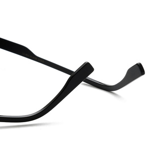 Gafas de Sol Grey Jack 1623, Montura Completa, Lentes TAC con Protección UV400, Estilo Moderno Unisex para Adultos - Product Image 1