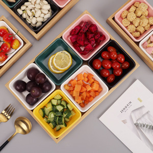 Juego de platos con compartimentos para refrigerios, con bandeja de madera y tazones coloridos para servir frutas, nueces y bocadillos. - Product Image 1