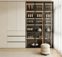 Buffet moderne encastré sur mesure avec armoire à vin, vitrine en verre blanc crème pour la maison, la cuisine et la salle à manger