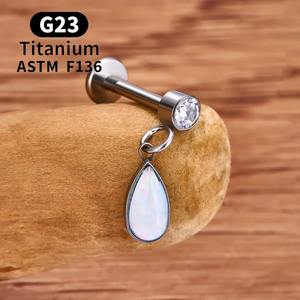 Pendiente Labret Diseño de estambres de plata atemporal con picnics amarillos brillantes Cartílago roscado interno de aleación de titanio de ASTM-F-136 - Product Image 4