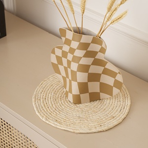 Vente chaude nouvelle arrivée décor à la maison taille mixte tissé à la main feuilles <span class=keywords><strong>de</strong></span> maïs napperons rush <span class=keywords><strong>paille</strong></span> <span class=keywords><strong>table</strong></span> ensembles - Product Image 4