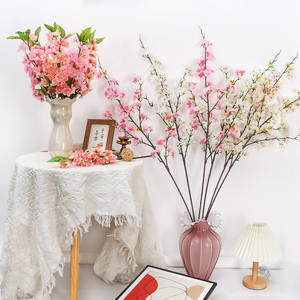 Branches de fleurs artificielles en soie très vendues pour la décoration de la maison et des mariages, branche de cerisier rose à quatre branches pour vase - Product Image 2