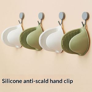Silicone Anti-Scald Finger Mitt Pot Holder Heat Resistant Kitchen Oven <b>Microwave</b> Baking Clip - Product Image 2
