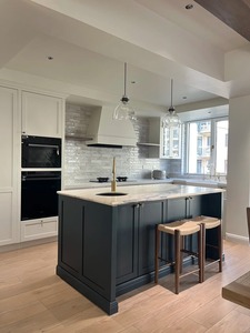 <span class=keywords><strong>Meuble</strong></span> mural de <span class=keywords><strong>cuisine</strong></span> d'hôtel moderne de haute qualité, fabriqué sur mesure par Modhomi, avec robinet en acrylique, <span class=keywords><strong>tiroir</strong></span> coulissant, charnière et crédence - Product Image 1