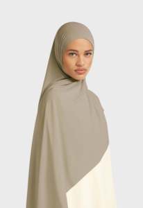 Hijab Liquide en Jersey Merrachi Uni Extensible Doux de Qualité avec Coutures Soignées, <span class=keywords><strong>Foulard</strong></span> en Jersey Extensible pour Femmes Musulmanes - Product Image 6