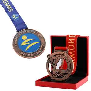 Copas de trofeo personalizadas Fútbol chica en blanco Deporte Soporte al por mayor Trofeos y medallas personalizados Medallas de cocina de fútbol - Product Image 6
