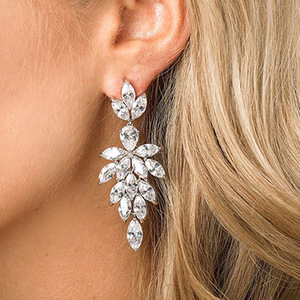 Eleganti Orecchini Pendenti a Foglia per Donne, Orecchini Scintillanti per Uso Quotidiano e Feste, Gioielli alla Moda - Product Image 2