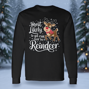 Camiseta navideña de manga larga con estampado digital de cuello redondo unisex para adultos, con la frase: "Más probables de ser atropelados por un reno" - Product Image 2