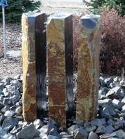 Fontaine à colonne d'eau naturelle en pierre de basalte sculptée, design moderne, diamètre 75 cm, hauteur 35 cm, 110-230 V, pour jardin extérieur.