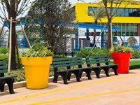 Banc d'extérieur pour parcours de golf en plastique recyclé HDPE pour sièges de practice de golf avec logo personnalisé