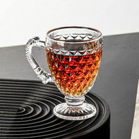 Europese retro diamantgeslepen geëmbosseerde transparante glazen mok met steelhandvat, loodvrij, voor thee, koffie, wijn, water, geschikt voor thuis en bar.