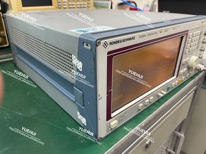 Rohde & Schwarz SME03 generatore di segnale 5kHz - 3GHz w/B4,B5,B8,B11 , 833863/001 YH1 - Product Image 4