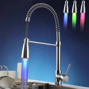 Ajustable giratorio 360 de agua de grifo de la cocina multi-color luminoso de flujo de agua de grifo LED