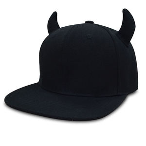 Casquette de baseball tendance avec protection pour les oreilles, motif cornes de diable, broderie main, style homme et femme - Product Image 1