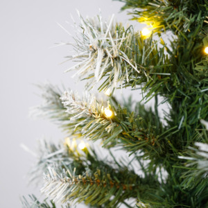 Ensemble de Noël artificiel 3 pièces : Guirlande et lot de 2 arbres d'entrée de Noël avec lumières LED, montage facile - Product Image 5