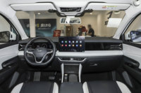 Geniş FAW J-etta VS8 2026 Orta Boy SUV 1.4T 150Ps 6AT Sol Direksiyonlu Benzinli Araba, 5 koltuklu geniş kabin, düşük WLTC yakıt tüketimi