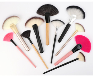 LUMA Hersteller OEM Benutzerdefiniertes Logo Gesichtsmaske Kosmetik Make-up Pinsel Weiß Einzelner Gesichts-Make-up-Fächerpinsel für Gesichtsbehandlungen - Product Image 6