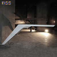 Table de bureau futuriste en lévitation Table de patron unique Table de bureau d'ordinateur cool suspendue au mur