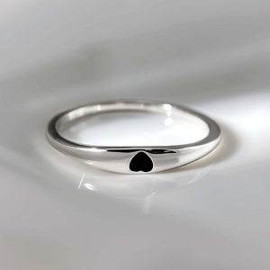 Bague Minimaliste en Or Plaqué 18K avec Cœur Noir Émaillé pour Femme – Idée Cadeau - Product Image 2