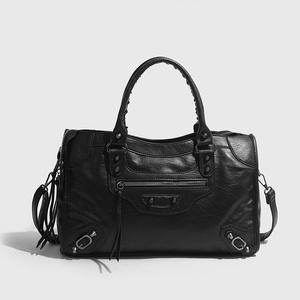 Bolso de hombro cruzado impermeable de PU con cremallera y asa suave para mujer, modelo Spice 20-35L, para ocio y viaje, con parte superior abierta. - Product Image 4