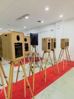 Photomaton vintage en bois massif léger avec écran tactile de 18,5 pouces pour les fêtes et les mariages, diffusion en direct