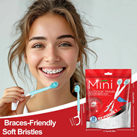 Mini-brosses à dents jetables avec dentifrice + gratte-langue + fil dentaire + cure-dent, brosses à dents de voyage à poils souples