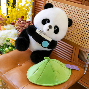 Peluche <span class=keywords><strong>de</strong></span> Panda Adorable con Sombrero <span class=keywords><strong>de</strong></span> Hoja <span class=keywords><strong>de</strong></span> Loto y Cámara, Regalo Reconfortante para Niños, Decoración del Hogar, Juego Diario para Todas las Edades - Product Image 6
