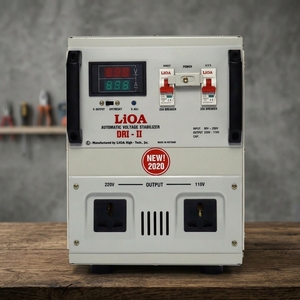 เครื่องควบคุมแรงดันไฟฟ้าอัตโนมัติ LiOA 5kVA รุ่น DRI 5000 II แบบเฟสเดียว สำหรับตลาดส่งออก รองรับแรงดันไฟฟ้าขาออก 220V และ 110V - Product Image 1