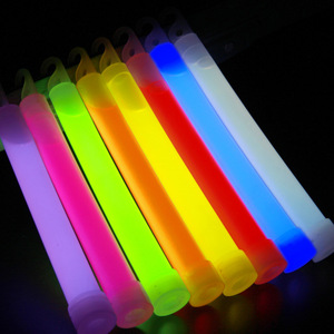 Barra Luminosa de 6 Pulgadas con Gancho, Varita Fluorescente de Plástico, Luz para Fiestas, Camping, Halloween y Emergencias - Product Image 1