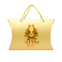 Boîte cadeau d'oreiller transparente personnalisée matériaux recyclés pour extensions de cheveux chaussettes emballage en fourrure poignée pratique logo estampillé à chaud
