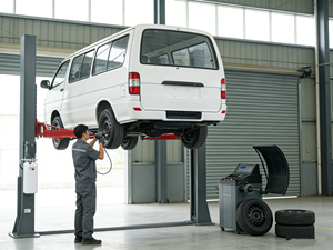 Pont élévateur automobile industriel robuste 4T à commande électrique hydraulique à deux colonnes avec une durée de vie de 10 ans pour atelier de réparation automobile et <span class=keywords><strong>garage</strong></span> - Product Image 5