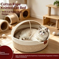 Lit pour animaux semi-fermé en coton tressé respirant avec toit, color-block, avec boule en peluche et clochette amusantes pour chat, amovibles