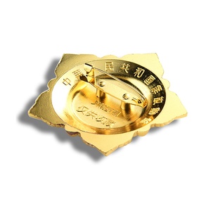 Medalla de Metal Dorada con Diseño Personalizado, Logotipo Grabado en Relieve del Pentágono, Medalla Honorífica - Product Image 5