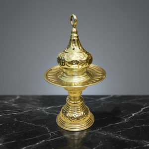 Quemador de Incienso de Metal Dorado Ornamentado de Inspiración Egipcia con Tapa de Cúpula Perforada, Bandeja Decorativa Hecha a Mano y Base de Pedestal - Product Image 4