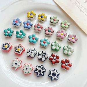 2025 lucu keramik bunga kecil liontin manik-manik ditarik tangan pesona manik-manik aksesori untuk DIY membuat perhiasan - Product Image 1