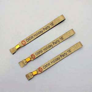 Pulsera de tela de poliéster con logo tejido, ecológica, personalizada de fábrica OEM, elegante, de lujo, a la moda, deportiva, con dije de moneda, para negocios - Product Image 2