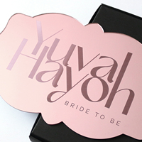 Tarjetas de Presentación Personalizadas en Acrílico Espejo Color Oro Rosa con Grabado para Decoración de Mesa en Galas Corporativas y Celebraciones de Aniversario
