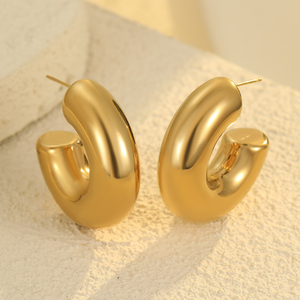 Boucles d'oreilles en titane et acier de forme géométrique en C, design personnalisé, simples mais polyvalentes, avec une touche de sophistication. - Product Image 4