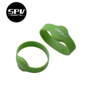 Pasivo <span class=keywords><strong>RFID</strong></span> <span class=keywords><strong>MIFARE</strong></span> Classic NTAG 213 Chip Programable Pulsera de silicona Ajustable 13,56 MHz Pulsera lavable - Product Image 3