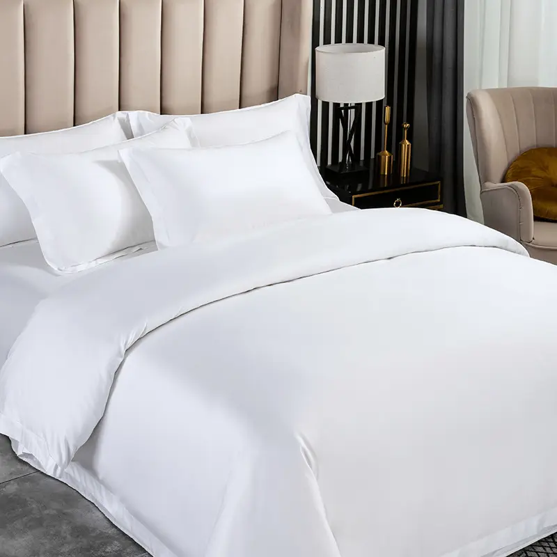 Set di biancheria da letto in quattro pezzi per Hotel in cotone 100% bianco King Queen Twin Size Set di biancheria da letto con Logo personalizzato
