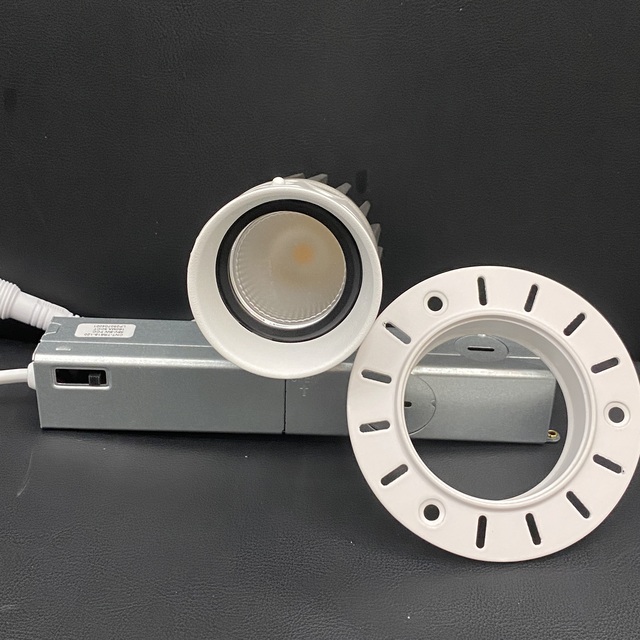 ETL ES FCCSandWhite 2Inch81mm 8W LEDTrimless Downlight BeamAngle15°24°36° Selectable 5CCT AC120V Dimmable WetLocation750LM CRI90