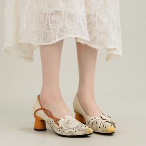 Bottines à talons bas et bout pointu de style ethnique tendance, avec dessus ajouré en cuir de vachette, chaussures pour femmes en une seule pièce - Product Image 3