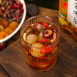 Tisana Floreale Rinfrescante per il Sollievo Mestruale con Zenzero, Giuggiolo e Fiori di Rosa - Bustine di Tè Energizzante per la Salute (150g) in Confezione - Product Image 1