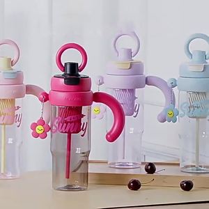 Gobelet en plastique PP grande capacité pour enfants, avec anse, résistant à l'eau bouillante et au lave-vaisselle, idéal pour l'extérieur et les aliments. - Product Image 1