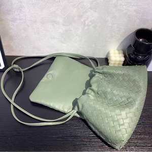 Nuova Borsa a Tracolla da Donna in Vera Pelle Intrecciata a Mano 2026 - Borsa a Spalla Intrecciata in Vera Pelle di Vacchetta alla Moda per il Pendolarismo - Product Image 3